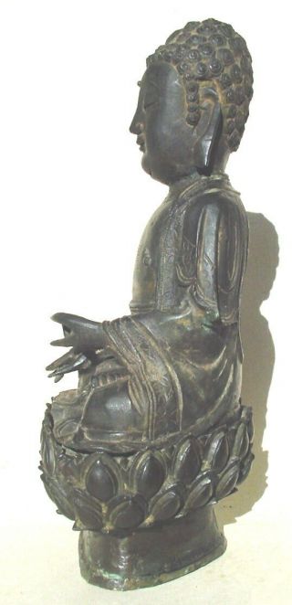 Large Ming dynasty bronze figure of Buddha 9