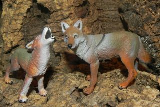Safari Coyote Wild Life Animal Figurines Nativity Village Figurine Pesebre