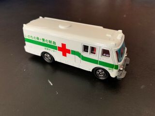 Vintage 1979 Tomica Tomy Japan Isuzu Bus No 8 Ambulance Diecast