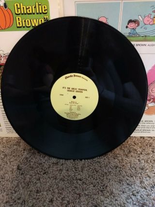 It ' s The Great Pumpkin Charlie Brown Vinyl And Read Along Book 4