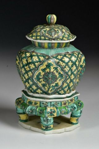 Chinese Kangxi Period Famille Verte Porcelain Covered Container on Stand 3