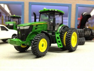 1/64 Ertl John Deere 7215r 4wd Tractor