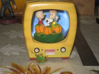 Rare Vintage Charlie Brown Peanuts Halloween Great Pumpkin Snow Globe 2000