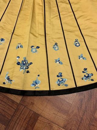 Antique Chinese Qing Dynasty 19th Century Embroidery Silk Yellow Skirt 7