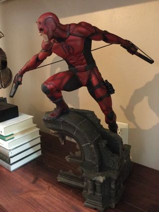 sideshow premium format 1/4 Scale Daredevil statue 3