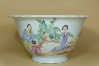 Antique Chinese Famille Rose Porcelain Flower Pot.