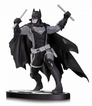 Dc Collectibles Batman Black And White: Earth 2 Statue 1206/5200