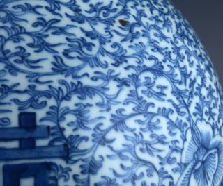 LARGE EARLY 19THC CHINESE BLUE & WHITE DOUBLE LUCK LOTUS PORCELAIN BOTTLE VASE 8