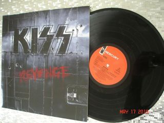 Kiss " Revenge " Lp Mercury ‎848 037 - 1 Uk Pressing With Red/black Mercury Labels