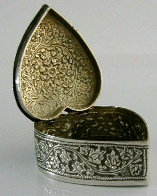 SOLID SILVER ANGLO INDIAN LOVE HEART BOX c1900 ANTIQUE 50g 2.  25 inch 3