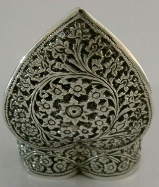 SOLID SILVER ANGLO INDIAN LOVE HEART BOX c1900 ANTIQUE 50g 2.  25 inch 4