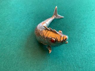 COLLECTIBLE STERLING SILVER 925 ARTICULATED FISH RED GLASS EYES.  82 GR 9