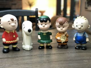 5 Vtg Peanuts Gang Ceramic Figurines Charlie Brown Snoopy Lucy Linus Pig Pen