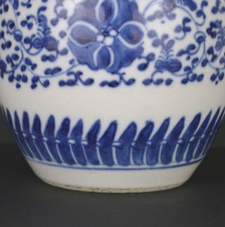 AN 18TH CENTURY CHINESE SMALL PORCELAIN BLUE & WHITE JAR 3