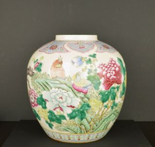A LARGE CHINESE FAMILLE ROSE PORCELAIN JAR WITH BIRDS - 19TH CENTURY 2