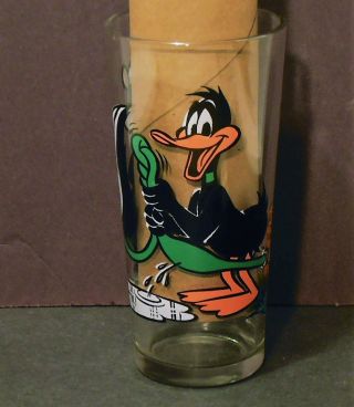 Vintage 1976 Daffy Duck And Pepe Le Pew Pepsi Drink Glass Warner Bros