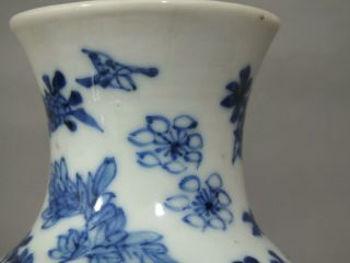 A CHINESE PORCELAIN VASE WITH BIRDS AND FOLIAGE DECOR 19TH CENTURY 2