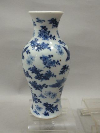 A CHINESE PORCELAIN VASE WITH BIRDS AND FOLIAGE DECOR 19TH CENTURY 6