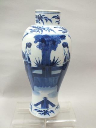 (a) A Chinese Porcelain Vase With Figures In A Garden Decor 19th Century