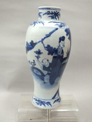 (a) A CHINESE PORCELAIN VASE WITH FIGURES IN A GARDEN DECOR 19TH CENTURY 7