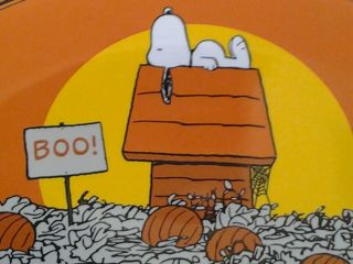 POTTERY BARN PEANUTS SNOOPY DOGHOUSE IN PUMPKIN PATCH HALLOWEEN SERVING PLATTER 2
