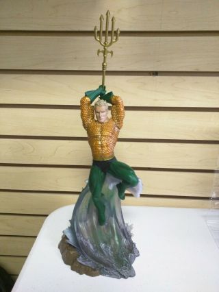 Aquaman Dc Gallery Pvc Diorama Statue By Diamond Select Toys