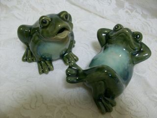 Cute Pair 2 Chillin Reclining Green Glazed Ceramic Frog Figurines Figure