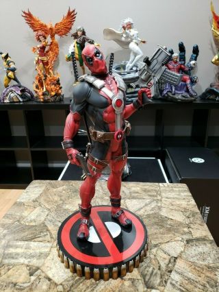 Sideshow Deadpool Premium Format 1/4 Scale Statue