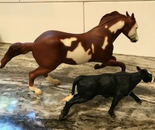 Breyer Classic 3354 Wahoo King,  Legendary Horse and Calf 2