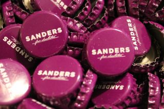 100 Sanders Chocolatiers Beer Bottle Caps Purple No Dents Fast Shpg