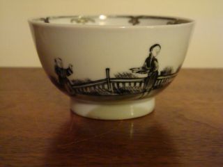 A LARGE 18TH CENTURY CHINESE TEA BOWL PAINTED WITH FIGURES IN A LANDSCAPE 7