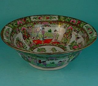 Large Vintage Chinese Famille Rose Porcelain Rose Medallion Chamber Basin Bowl