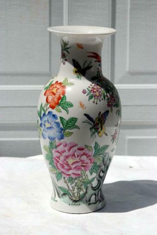 Chinese Republic Era Porcelain Vase Butterfly 