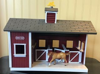 Breyer Stablemates - Red Stable And One Breyer Horse - Barn