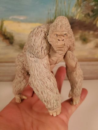 Albino Gorilla Ape Animal Pvc Mini Figurine Figure Model Blue Eyes Collectable