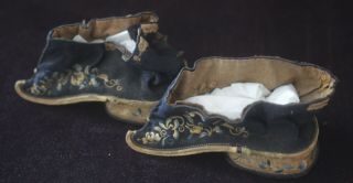 Pair Antique Chinese Silk Embroidered Bound Foot Shoes Uu847
