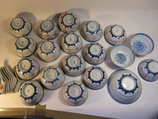A set of 19 Chinese porcelain bowl rice pattern blue and withe vase 3