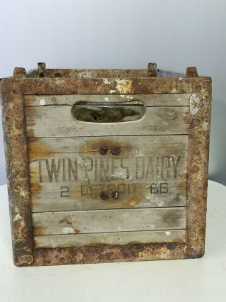 Vintage Twin Pines Dairy Detroit 1966 Wood & Metal Milk Bottle Box / Crate Rusti