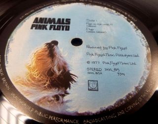 PINK FLOYD ' Animals ' Vinyl LP In Gatefold On Harvest ' Round Corners Inner ' - B13 2