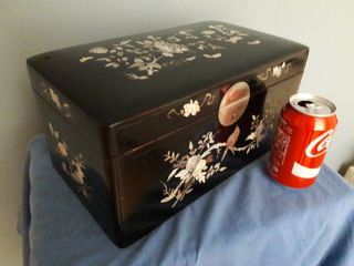 BIG SIZE CHINESE MOTHER OF PEARL INLAID LACQUER WOOD BOX.  CHINA. 2