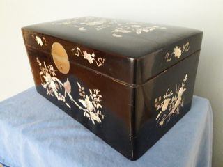 BIG SIZE CHINESE MOTHER OF PEARL INLAID LACQUER WOOD BOX.  CHINA. 4