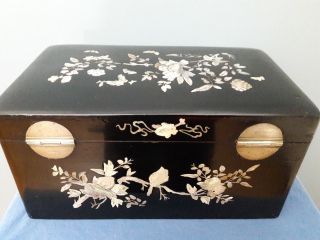 BIG SIZE CHINESE MOTHER OF PEARL INLAID LACQUER WOOD BOX.  CHINA. 5