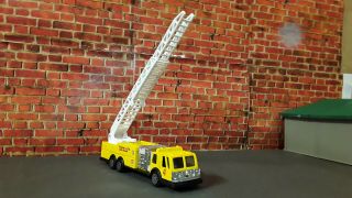 Tootsietoy 7.  5 " Vintage Diecst Yellow Fire Truck Engine Co.  4 Hard To Find