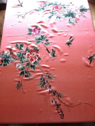 LARGE VINTAGE HAND EMBROIDERED CHINESE SILK PANEL - screen or wall hanging 2
