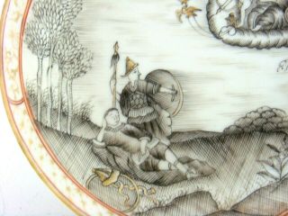 QIANLONG PERIOD UNUSUAL GRISAILLE VENUS & CUPID ATTACKING SOLDIERS SAUCER C1750 3