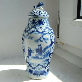 A fine Chinese antique porcelain blue and white baluster lidded vase 3