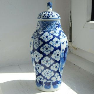 A fine Chinese antique porcelain blue and white baluster lidded vase 4