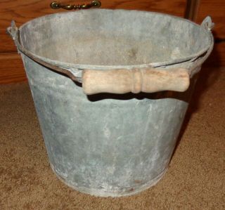 Old Vintage 10 Quart Galvanized Metal Farm Pail Bucket Wood Grip Handle 2.  5 Gall