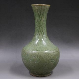 Chinese Old Yaozhou Kiln Celadon Crackle Glaze Carved Flowers Porcelain Vase