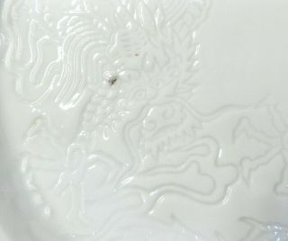 A428: Chinese plate of old white porcelain HAKU - NANKIN with dragon sculpture. 3